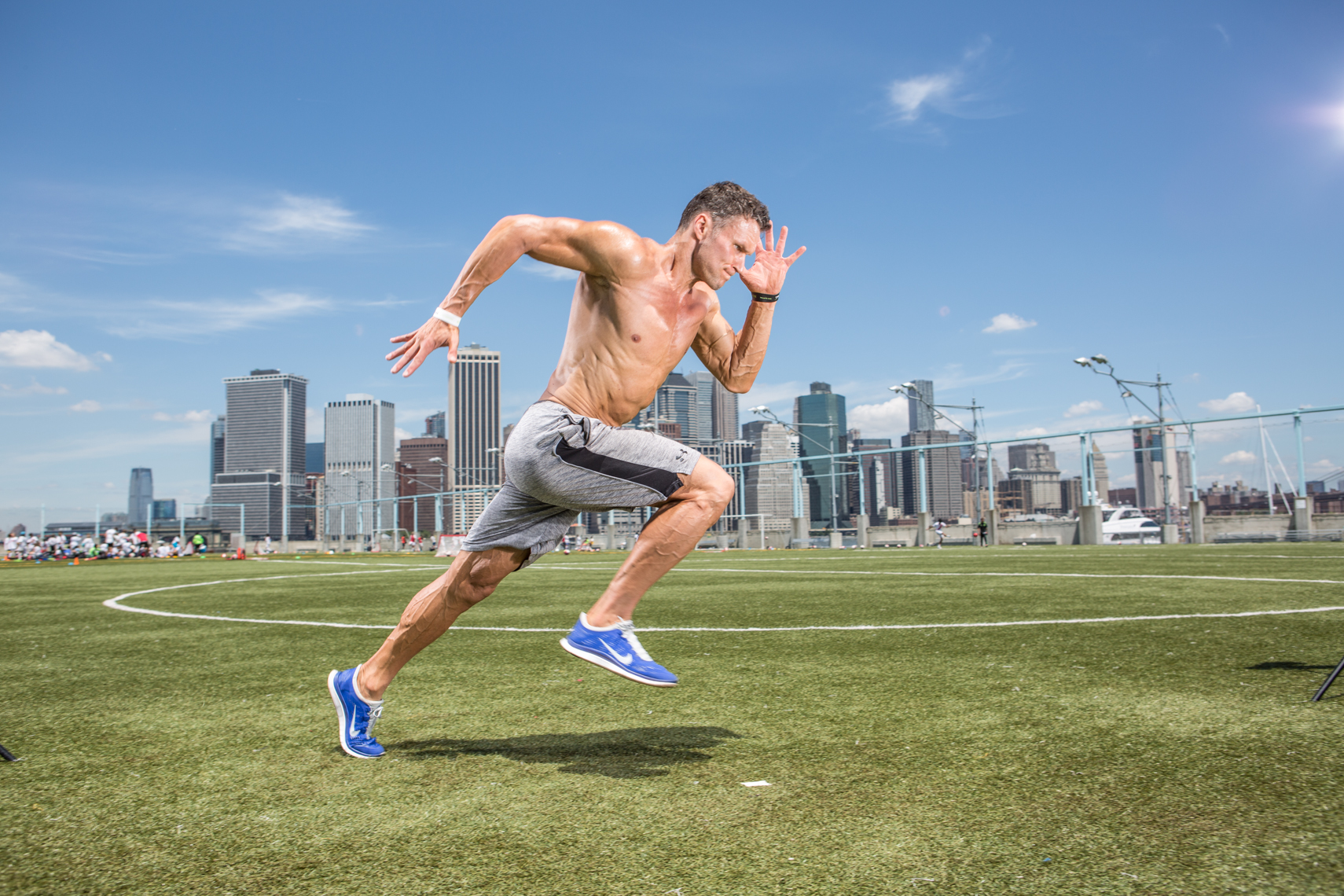 Behind the scenes of Muscle and Fitness Shoot, Take it outside